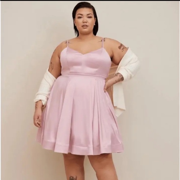 ISO Mini Satin Skater Dress SIZE 22 will pay retail price - Picture 3 of 5